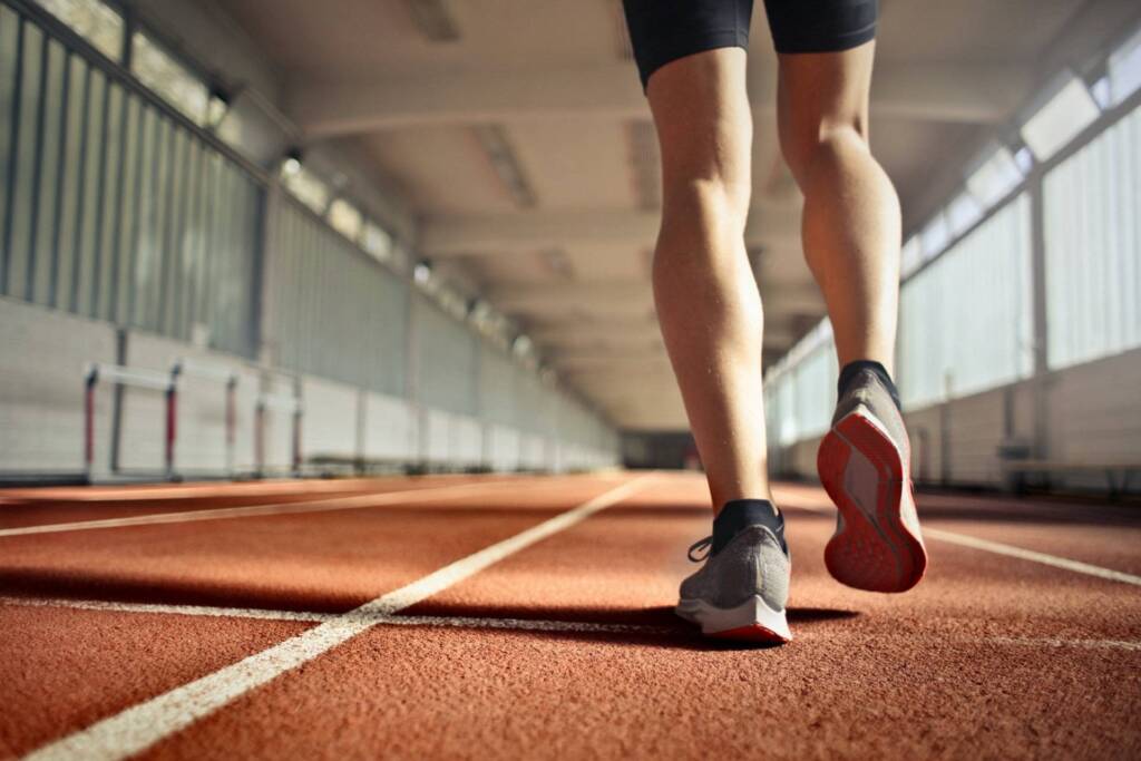 簡單就能進行的健身運動：健走、慢跑。 - 封面圖
