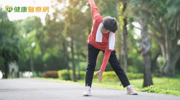 過年吃飽動起來!「5動5健康」增強肌力、延緩失能 - 封面圖
